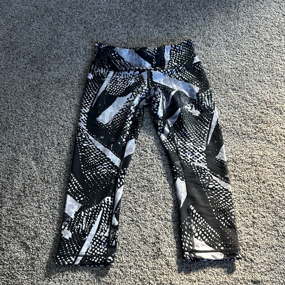 🖤 Lululemon Black & White Leggings 🖤 - Picture 5 of 8